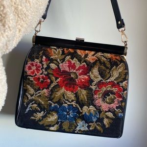 Crochet carpetbag needlepoint vintage purse